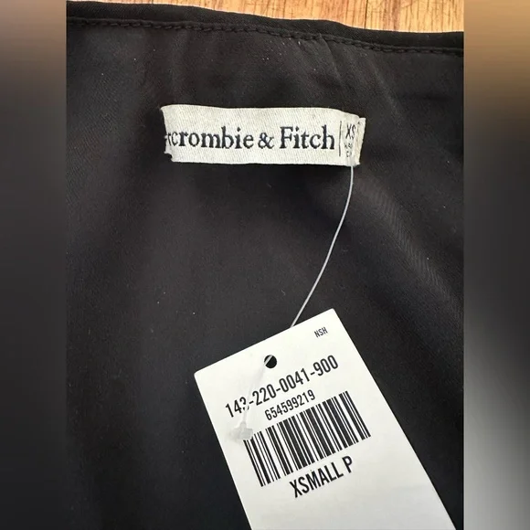 NWT Abercrombie & Fitch Black Satin/ Silk Skirt - Picture 3 of 3